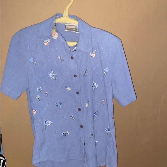 NAPA VALLEY PETITES unisex flower button up. - Picture 2 of 2